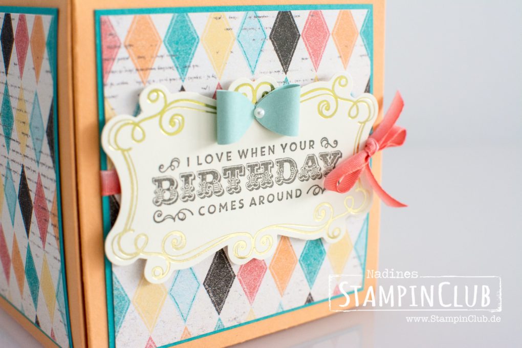 Stampin' Up!, StampinClub, Stanz- und Falzbrett für Geschenkschachteln, Giftbox Punch Board, Designerpapier im Block Cupcakes und Karussells, Kreativ Set Accessoires Cupcakes und Karussels