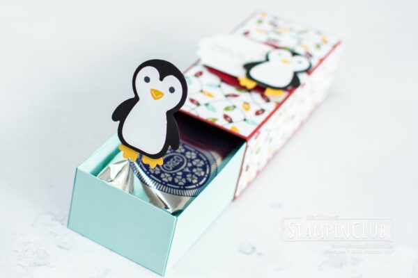Stampin' Up!®, StampinClub, Verpackung, Pop-Up-Box, Box, Designerpapier Weihnachten im Strumpf, Elementstanze Pinguin, Penguin Builder Punch, Pinguin-Party, Penguin Place, Etikett für jede Gelegenheit, Stanze Entzückendes Etikett